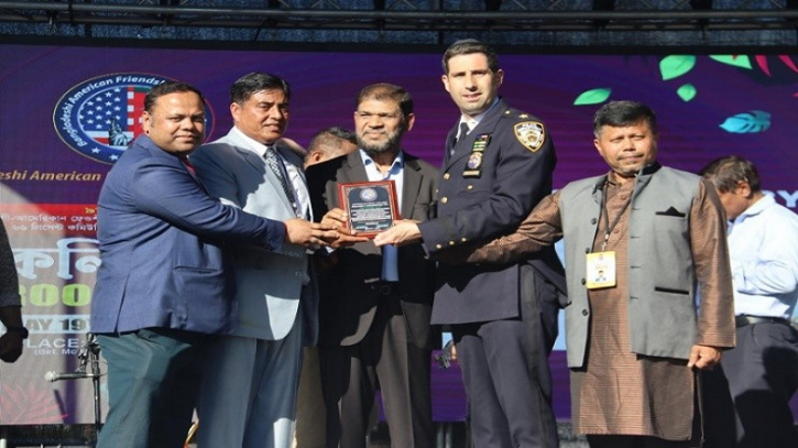 ব্রুকলিন মেলায় প্রথম আলো সম্মানিত ব্রুকলিন মেলায় প্রথম আলো সম্মানিত