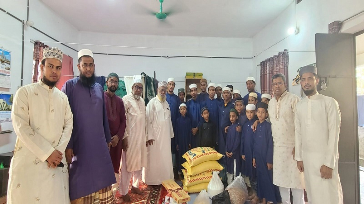 মানব সেবায় ব্যাপক কাজ করছে ‘হেল্পিং হ্যান্ড’ চট্টগ্রাম মানব সেবায় ব্যাপক কাজ করছে ‘হেল্পিং হ্যান্ড’ চট্টগ্রাম