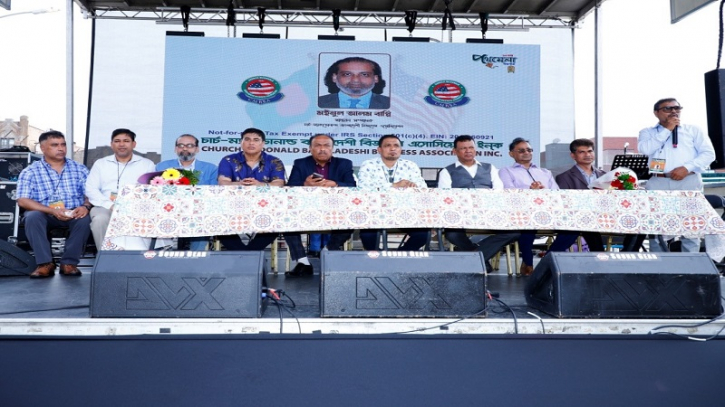 ব্রুকলিন পথমেলায় স্টলে উপচেপড়া ভিড় ব্রুকলিন পথমেলায় স্টলে উপচেপড়া ভিড়