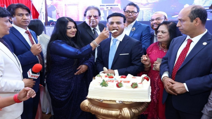 বর্ণাঢ্য আয়োজনে খবরের প্রকাশনা উৎসব বর্ণাঢ্য আয়োজনে খবরের প্রকাশনা উৎসব