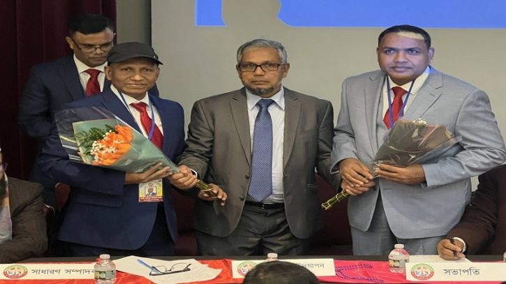 ঢাকা জেলা এসোসিয়েশনের নব-নির্বাচিতদের শপথ গ্রহন ঢাকা জেলা এসোসিয়েশনের নব-নির্বাচিতদের শপথ গ্রহন