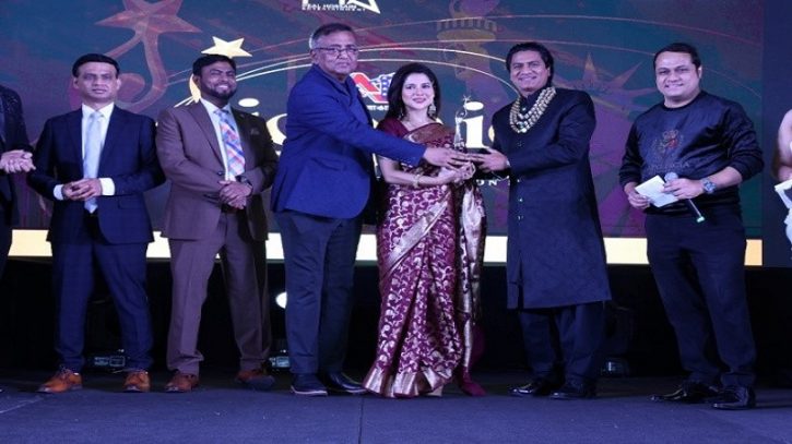 এটিভির আইকনিক স্টার পুরস্কার পেলেন ৩৪ শিল্পী এটিভির আইকনিক স্টার পুরস্কার পেলেন ৩৪ শিল্পী