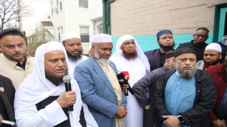 গার্বেজ ট্রাকের ধাক্কায় নিহত বাংলাদেশী তরুণীর জানাজা 