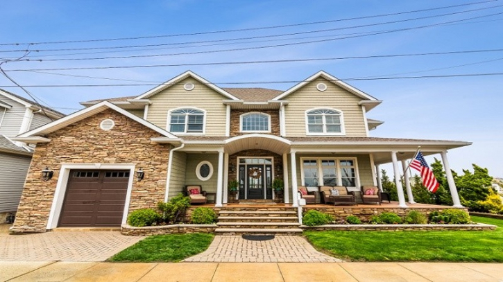 হ্যাম্পটন্সে  বাড়ির দাম  আকাশচুম্বী