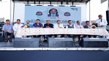 ব্রুকলিন পথমেলায় স্টলে উপচেপড়া ভিড়