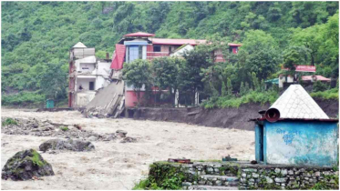 ভারতের   হিমাচলে প্রবল বর্ষণ-ভূমিধসে নিহত অন্তত ৫০