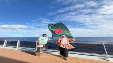 আটলান্টিকে লাল সবুজের পতাকা  ওড়ালেন সাংবাদিক দম্পতি