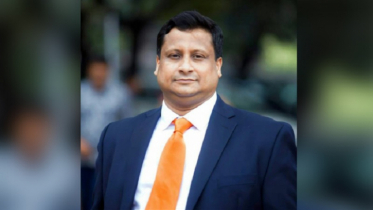 তোমার শরীর থেকে আসে মাটির সুবাস 