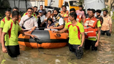 অসুস্থ মাকে দেখতে গিয়ে বন্যার কবলে আমির খান