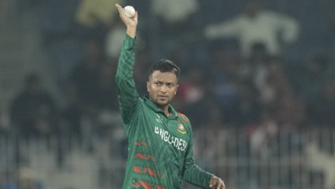 চোট নিয়েই খেলতে চান সাকিব, ঝুঁকি নিতে চায় না টিম ম্যানেজমেন্ট