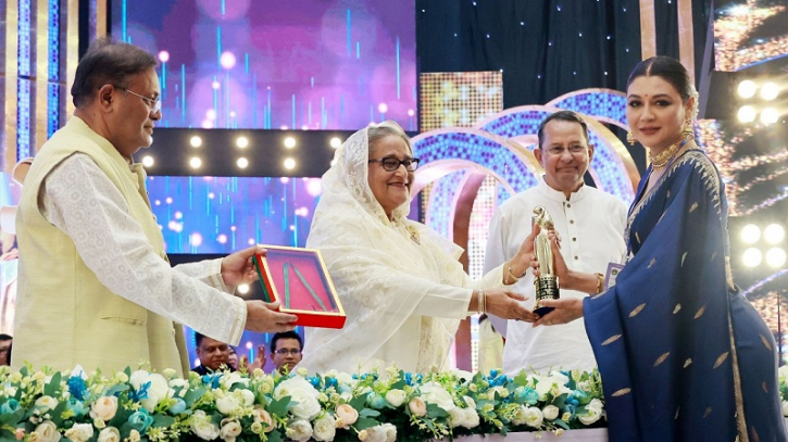 জাতীয় চলচ্চিত্র পুরস্কার তুলে দিলেন প্রধানমন্ত্রী জাতীয় চলচ্চিত্র পুরস্কার তুলে দিলেন প্রধানমন্ত্রী