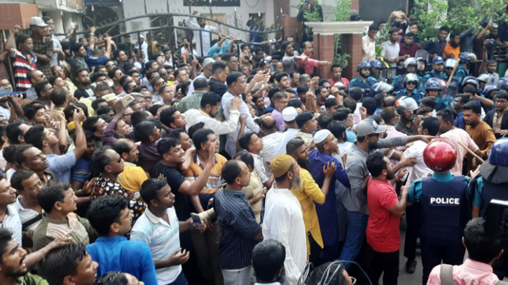 খুলনায় বিএনপির সমাবেশে পুলিশের লাঠিচার্জ, আহত ২০ খুলনায় বিএনপির সমাবেশে পুলিশের লাঠিচার্জ, আহত ২০