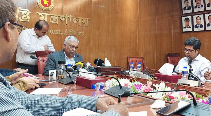 রোহিঙ্গা ক্যাম্পে যৌথ অভিযান, প্রয়োজনে সেনাবাহিনী: স্বরাষ্ট্রমন্ত্রী রোহিঙ্গা ক্যাম্পে যৌথ অভিযান, প্রয়োজনে সেনাবাহিনী: স্বরাষ্ট্রমন্ত্রী