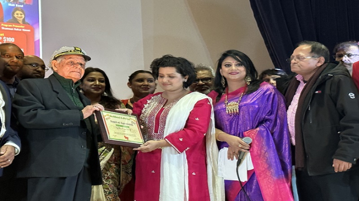 বাফেলোতে ন্যান্সির কনসার্টে মুগ্ধ দর্শক-শ্রোতা বাফেলোতে ন্যান্সির কনসার্টে মুগ্ধ দর্শক-শ্রোতা