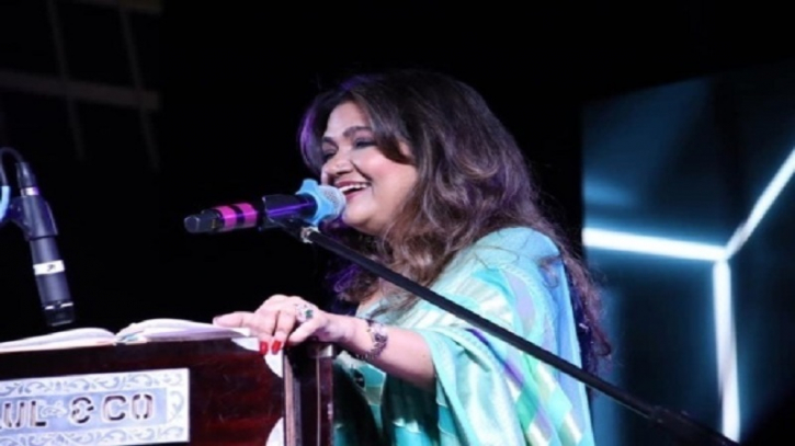 নিউইয়র্কে দর্শক মাতালেন মিতালী মুখার্জী নিউইয়র্কে দর্শক মাতালেন মিতালী মুখার্জী