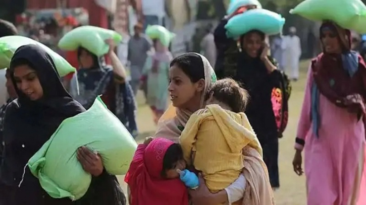 পাকিস্তানে আটা আনতে গিয়ে পদদলিত হয়ে নিহত ৪ 