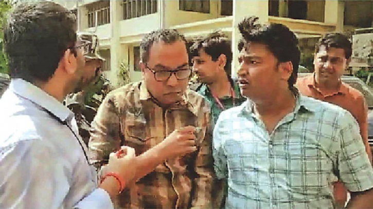 ডাকাত পিকে হালদারকে কি সবাই ভুলে গেছেন? ডাকাত পিকে হালদারকে কি সবাই ভুলে গেছেন?